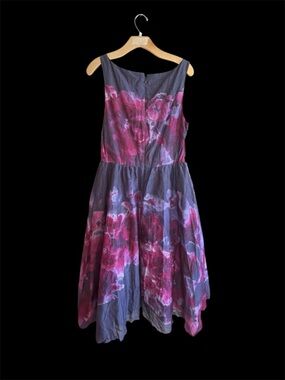 Neiman Marcus Sleeveless Floral Midi Dress in Purple and Pink